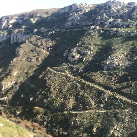 Lombardo بيت ضيافة